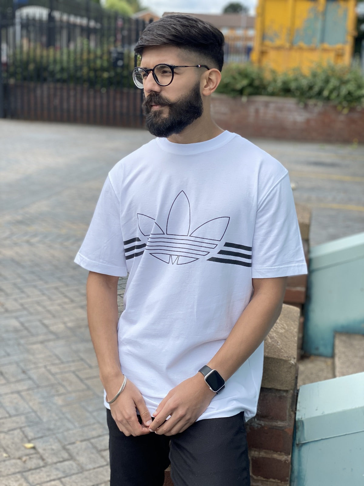 ADIDAS ORIGINALS OUTLINE T-SHIRT – GARMSTER ®