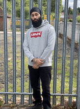 Load image into Gallery viewer, LEVI&#39;S GRAPHIC HOODIE GREY
