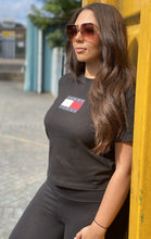 Load image into Gallery viewer, TOMMY JEANS BADGE T-SHIRT BLACK
