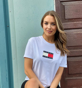 TOMMY JEANS BADGE T-SHIRT WHITE