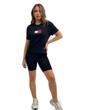 Load image into Gallery viewer, TOMMY JEANS BADGE T-SHIRT BLACK
